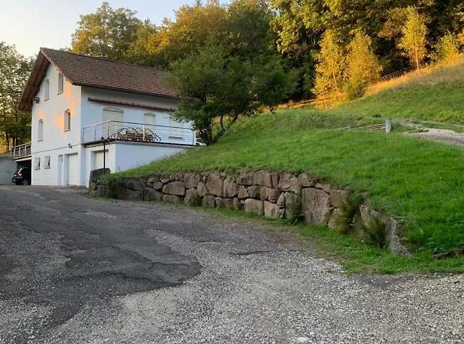 Prázdninový dům Charmante Maison Blanche